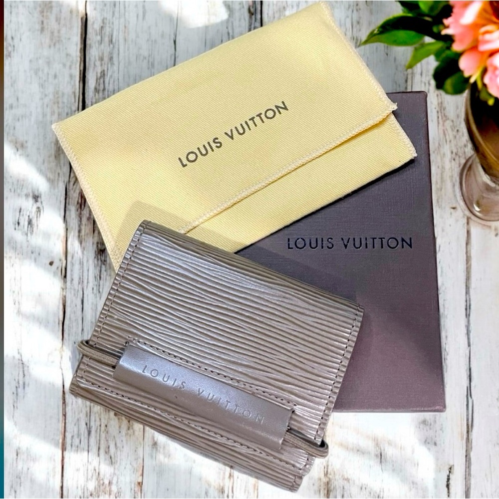 Louis Vuitton Epi Portefeuille Elastic Tri FoldW/ BOX AND DUST BAGlike new1250$